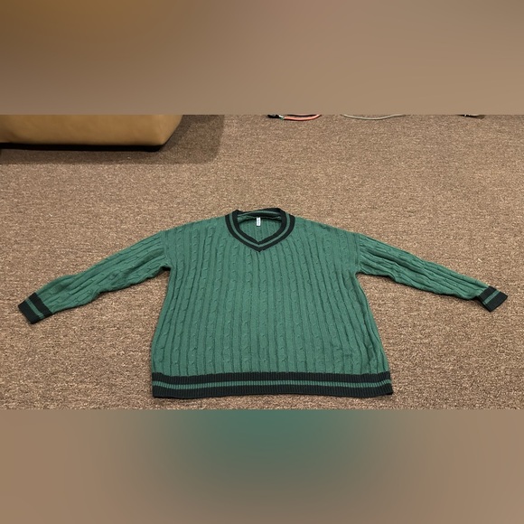 EUC! Get 3! Women's Cable Knit V neck preppy Sweater Trio Green, White Red🇮🇹 - Picture 5 of 10